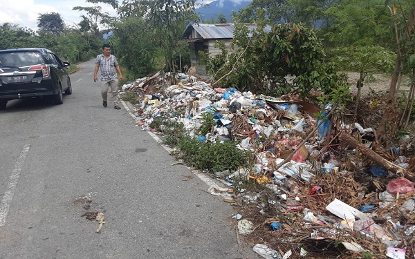 Soal Buang Sampah Sembarangan, Plt Kadis LHK Dituding Tutup Mata