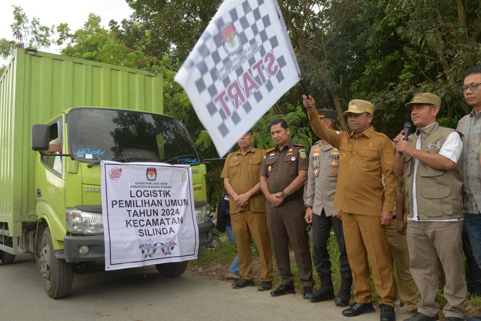 Bupati Sergai Lepas Logistik Pemilu 2024
