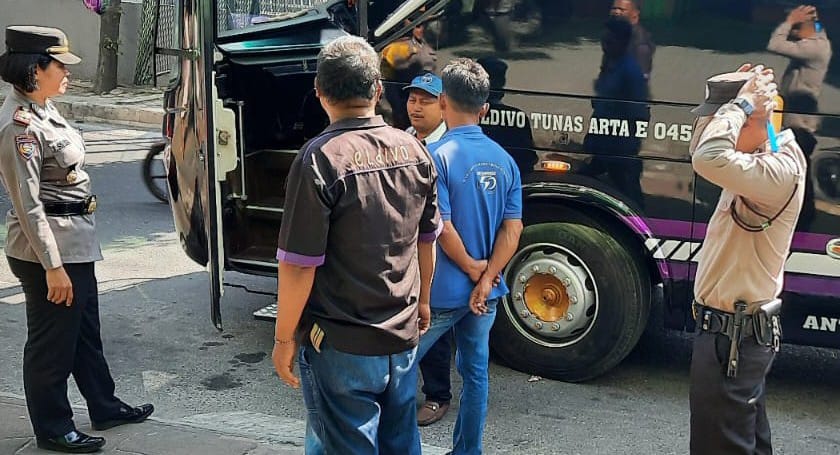 Polres P.Siantar Edukasi Operasi Keselamatan Toba Di Loket Bus