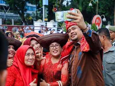 Pakaian Adat Multietnis Dan Penampilan Bakat Siswa Semarakkan Peringatan Hari Pendidikan Nasional Di Medan