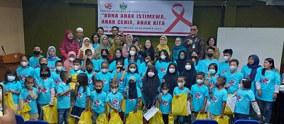 Puluhan ADHA Berpuisi Dan Bernyanyi Di Peringatan Hari AIDS Sedunia