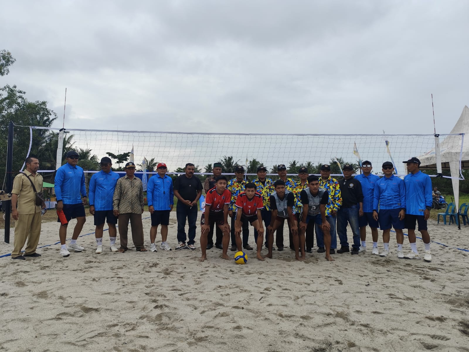 14 Tim Ikut Turnamen Voli Pantai Gemkara Cup 2025
