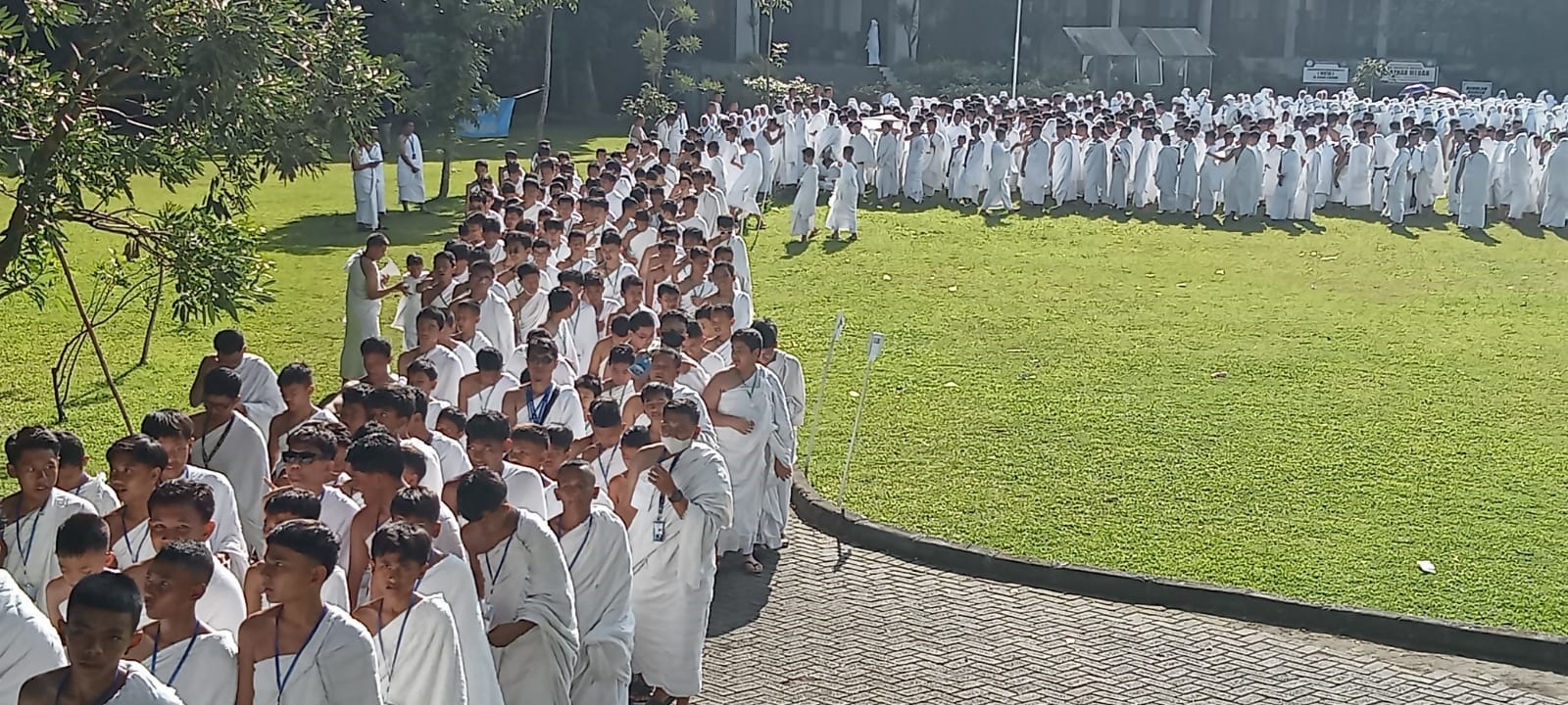 Siswa Al Azhar Dan SMP Ar-Rahman PercutLaksanakan Praktek Manasik Haji Akbar