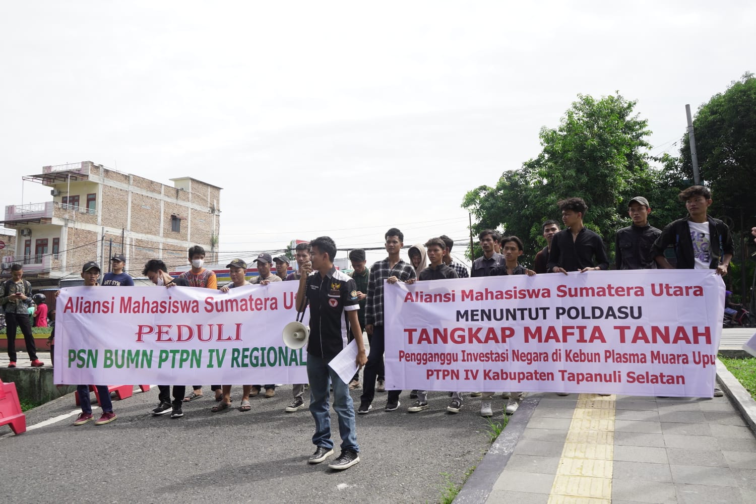 Blokade PTPN IV Muara Upu Rugikan Negara Miliaran Rupiah, AMSU Dukung Poldasu Proses Hukum Oknum Pengurus KPSS
