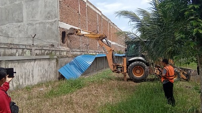 Salahi IMB, Perumahan Yuu Contempo Dibongkar