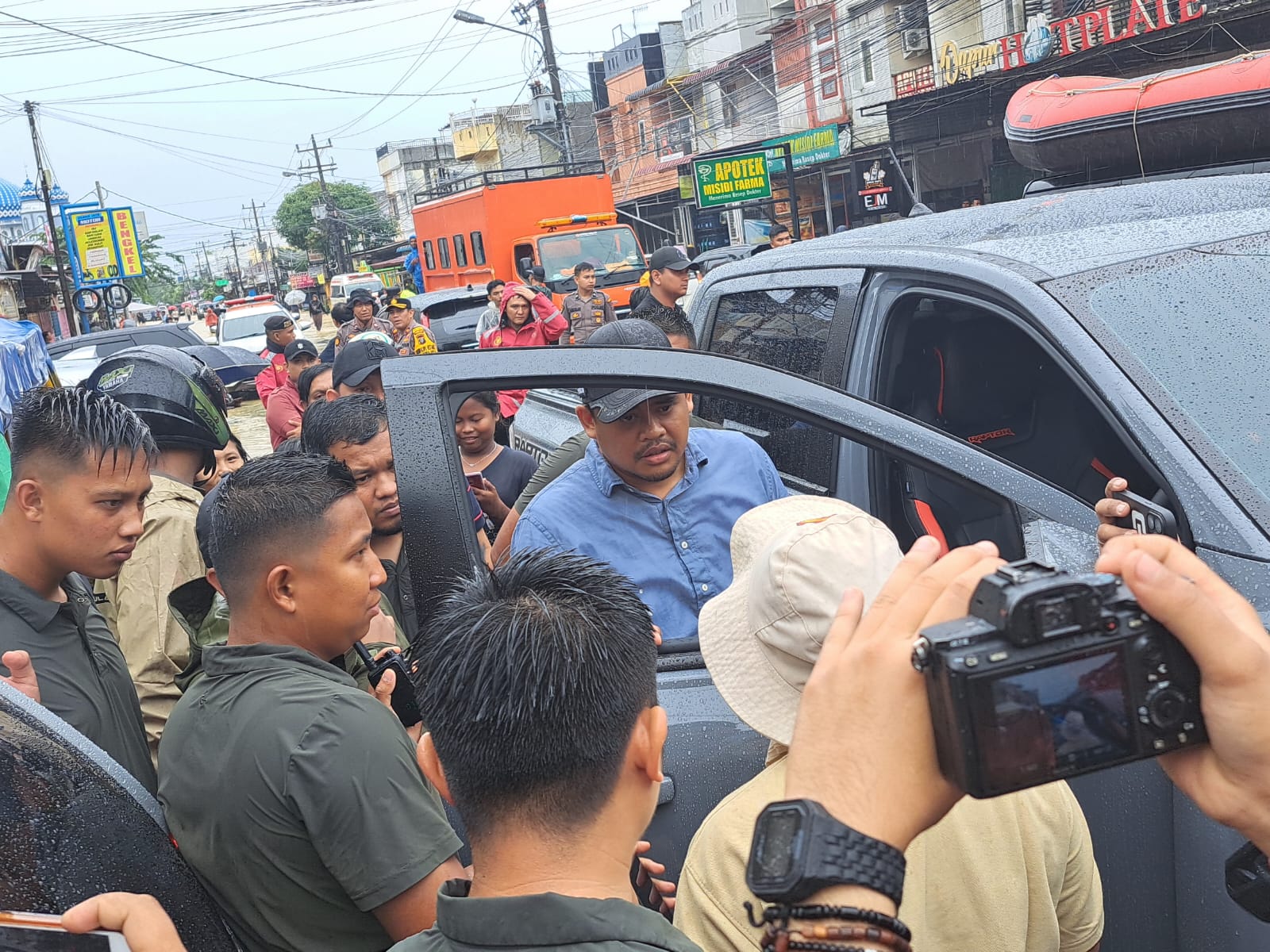 Banjir di Kelurahan Tanjung Gusta, M Bobby Nst Samperi Warga