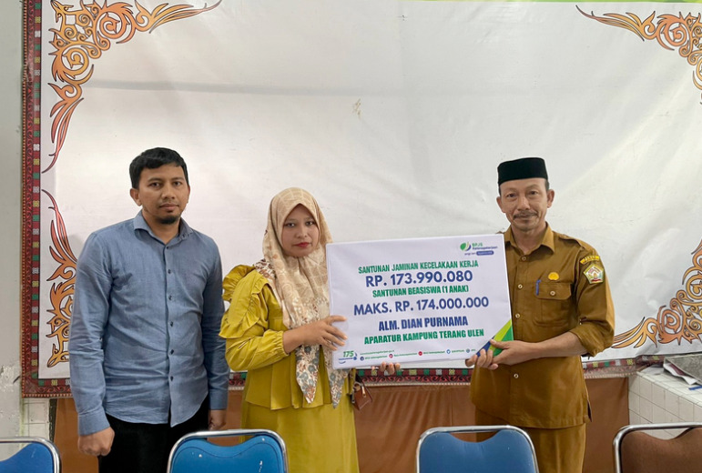BPJS Ketenagakerjaan Aceh Tengah Serahkan Santunan Kecelakaan Kerja