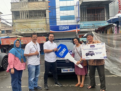 BRI BO Medan Gatot Subroto Berikan Hadiah Utama Kepada Pemenang Simpedes