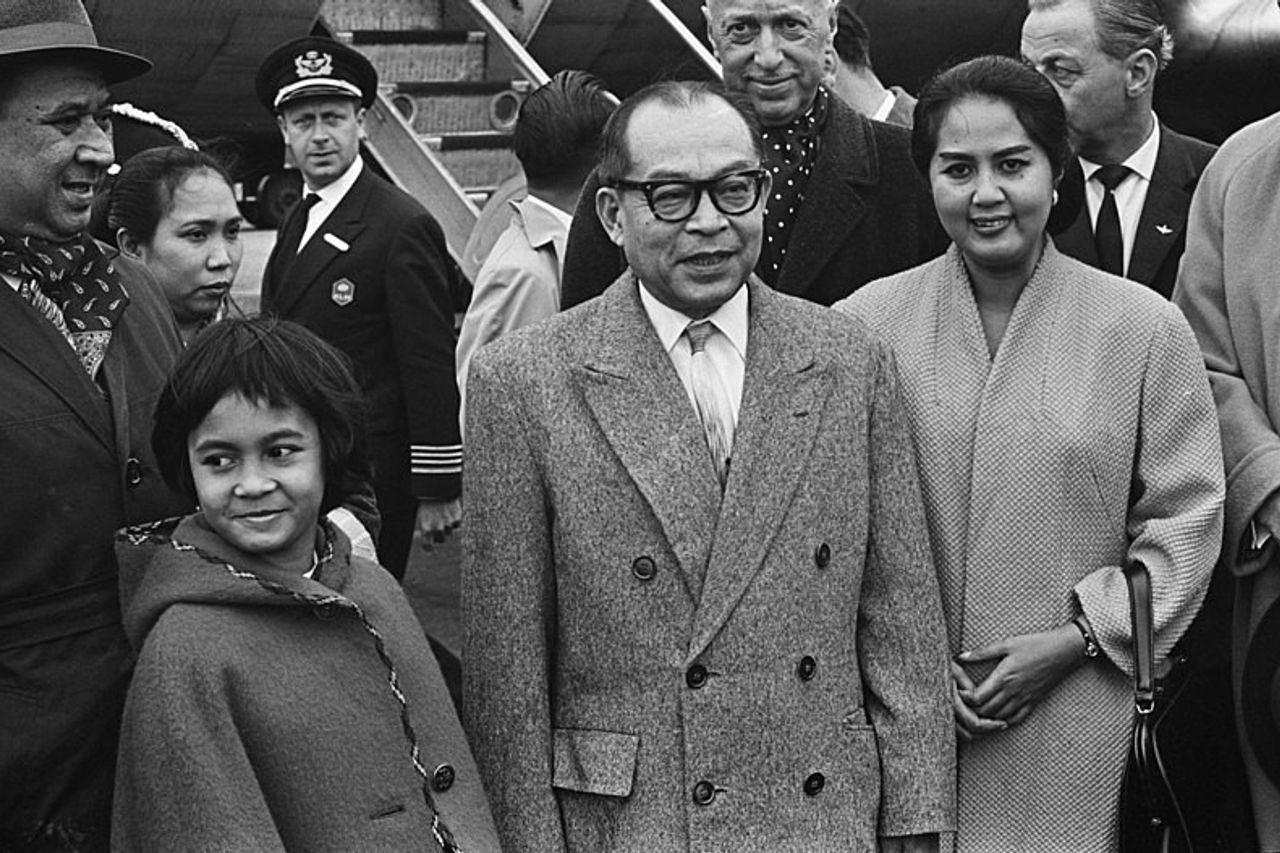 <strong>Bung Hatta Ke Rotterdam - Paris</strong>