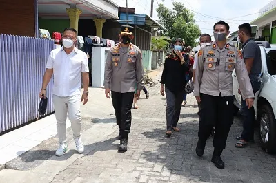 Cek Situasi Kamtibmas, Kapolrestabes Medan Patroli Jalan Kaki
