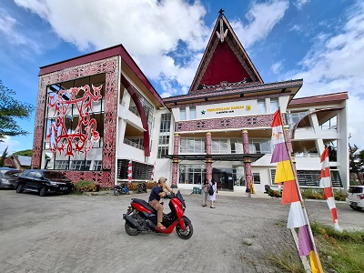 Mahasiswa Puji Eddy Berutu Bangun Perpustakaan Di Dairi