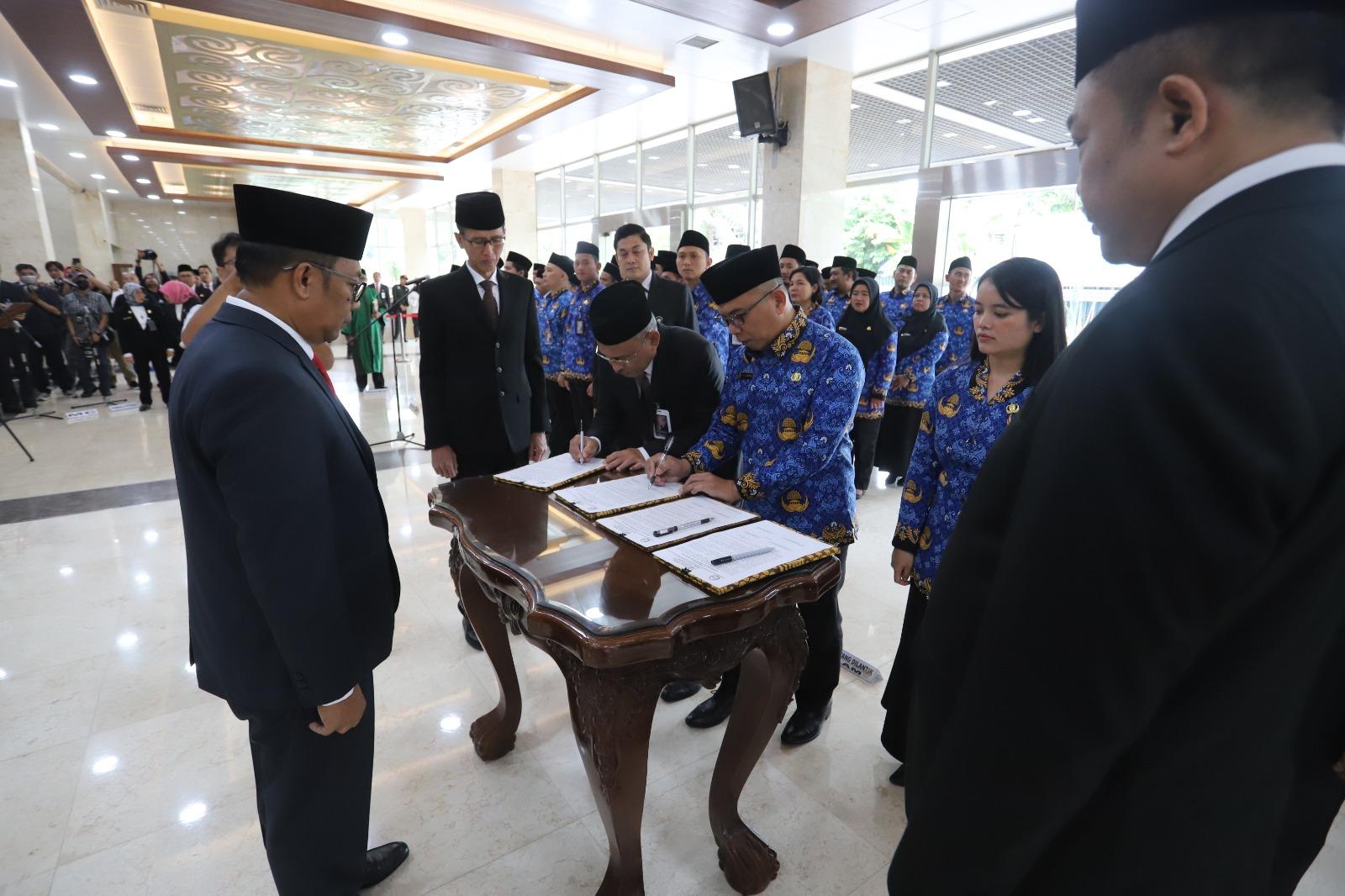 Lantik 96 PPPK, Sekjen DPD RI Minta Berikan Pelayanan Kinerja Terbaik