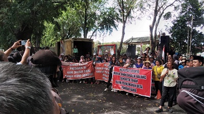 Warga Tolak Bumper Sibolangit Digusur
