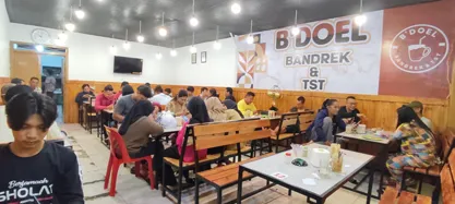 Warung B'Doel Bandrek & TST<br>Dari Gerobak Pinggir Jalan Jadi Cafe Kekinian