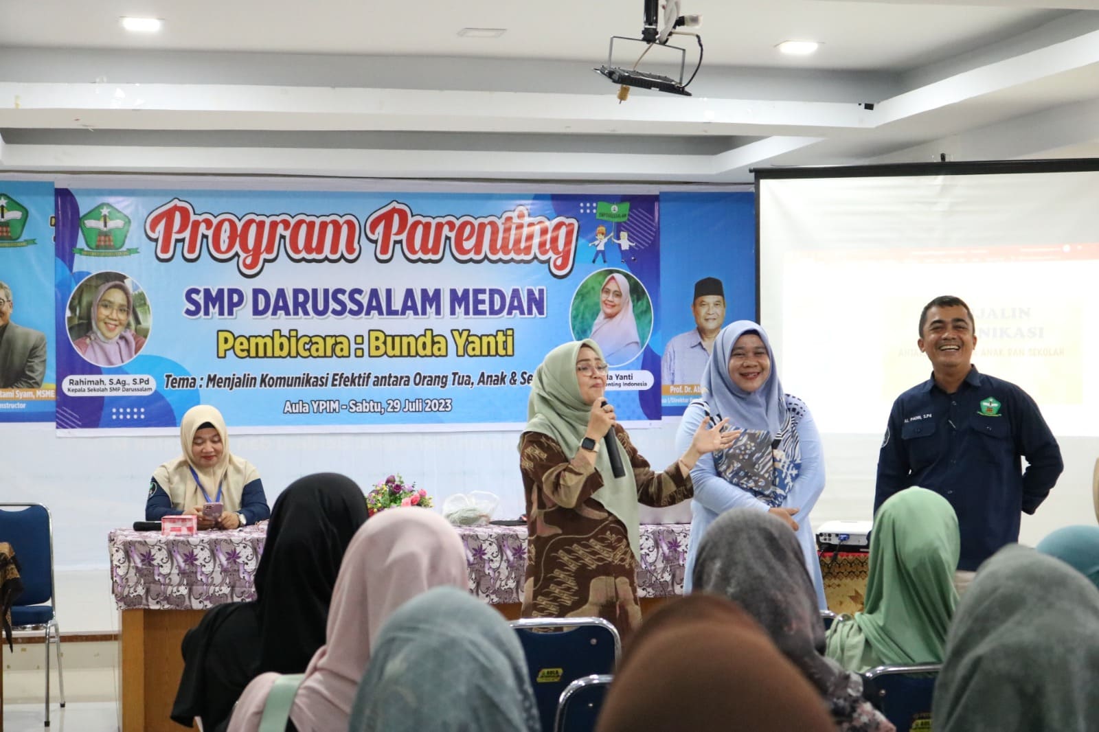 Jalin Komunikasi Dengan Orangtua Siswa SMP Darussalam Medan Gelar Parenting
