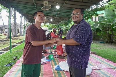 Karyawan PTPN III (Persero) Bagikan Daging Kurban Idul Adha 1444 H Kepada Masyarakat Sekitar