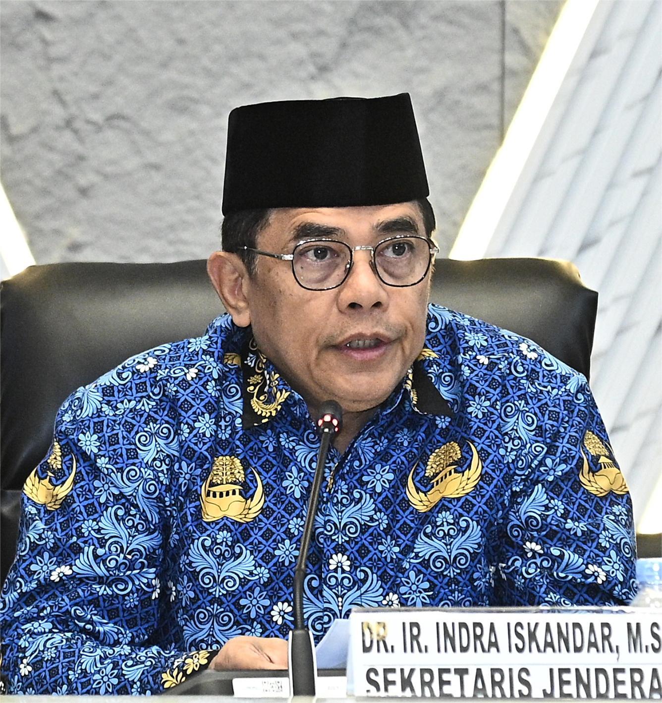 Sekjen Lepas Kontingen Korpri Setjen DPR RI Ke PORNAS XVII Di Palembang