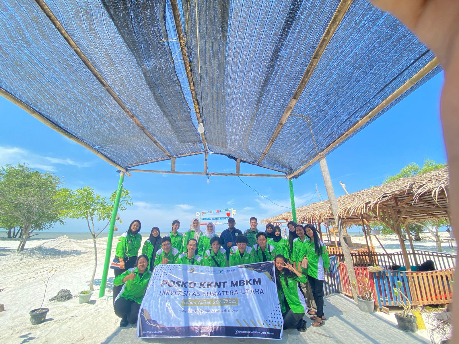 Mahasiswa KKNT USU 2024 Tanam Mangrove, Edukasi Dan Edukreasi Sumut