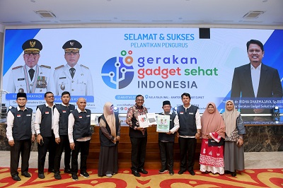 Terlalu Lama Gunakan Gadget Berdampak Pada Kesehatan Anak