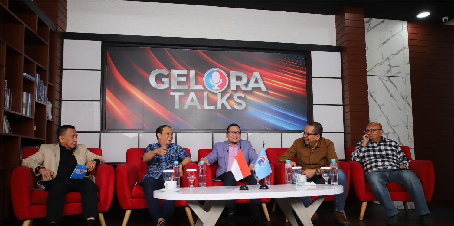 Ketua Komisi II Sebut DPR Akan Mengevaluasi Posisi MK