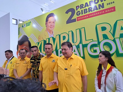 Puluhan Ribu Massa Teriak Ijeck Gubernur