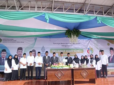Kepala MAN 2 Model: Guru Garda Terdepan Mencerdaskan Kehidupan Bangsa