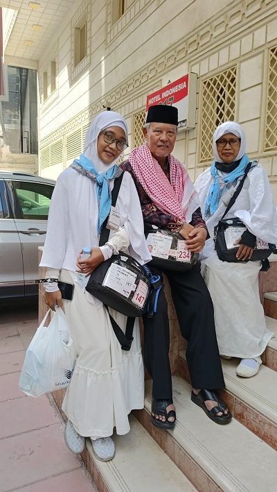Tiba Di Makkah Dini Bahagia Dampingi Ibu Berhaji Gantikan Sang Ayah