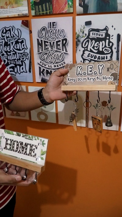Dari Hasil Handcraft Berbahan Kayu, Rakastore Hasilkan Omset 3-5 Juta Perbulan