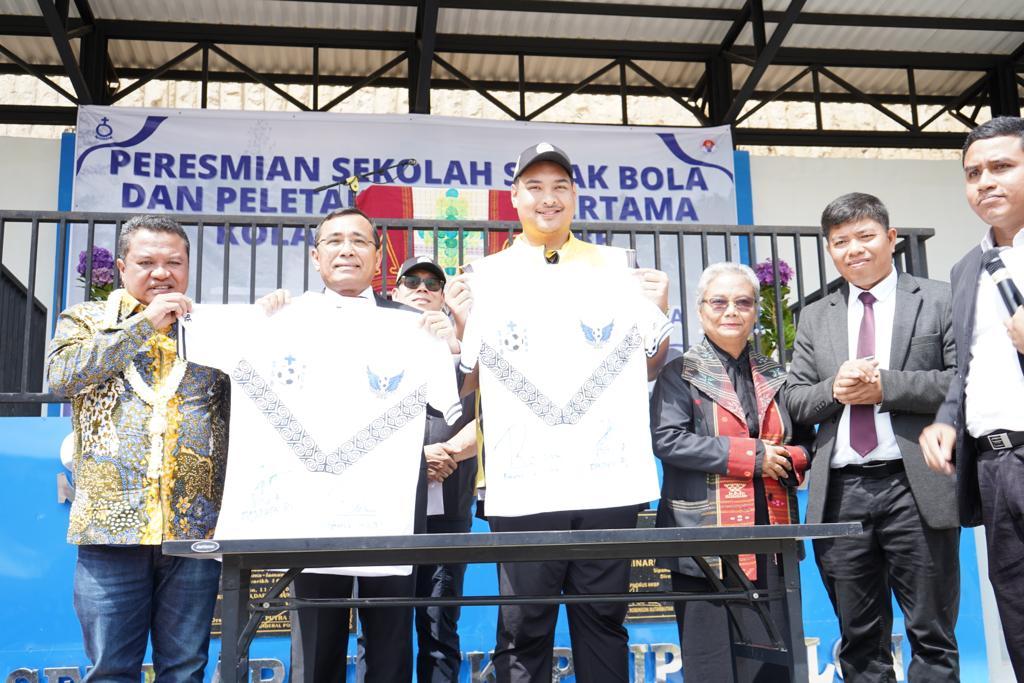 Menpora Didampingi Ephorus Dan Lamhot Sinaga Resmikan Sekolah Sepakbola Seminarium HKBP