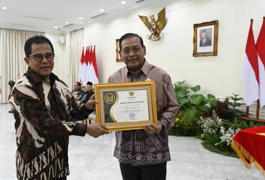 Kembali Raih Penghargaan Dari KIP, Indra Iskandar: Ini Kerja Keras Jajaran Setjen DPR