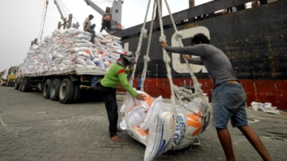Beras Impor Bulog Tiba Tahap Awal Sebanyak 5.000 Ton 