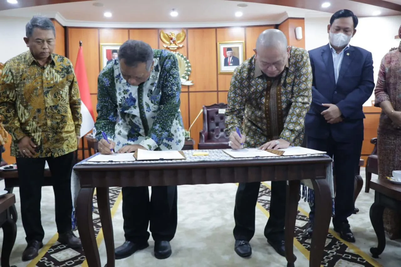 Konkretkan Upaya Kaji Ulang Konstitusi, DPD - UI Teken MoU