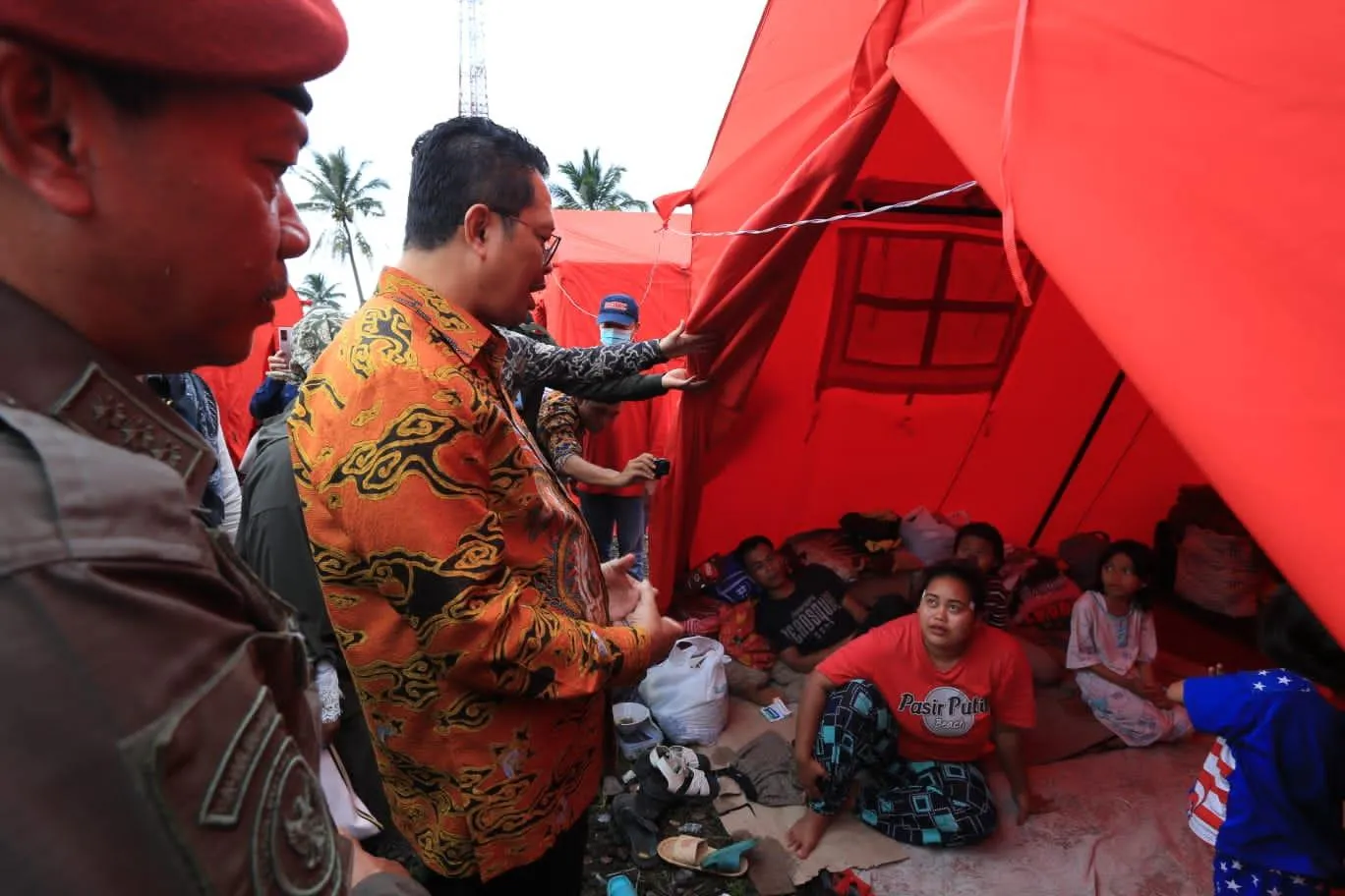 Kunjungi Posko Pengungsian Gempa Cianjur, Mahyudin Sampaikan Sumbangan