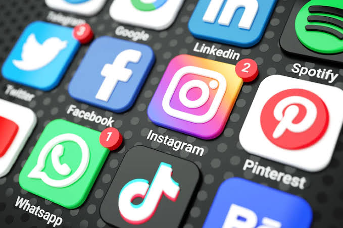MENGUAK DINAMIKA KEBEBASAN BEREKSPRESI DI ERA SOSIAL MEDIA