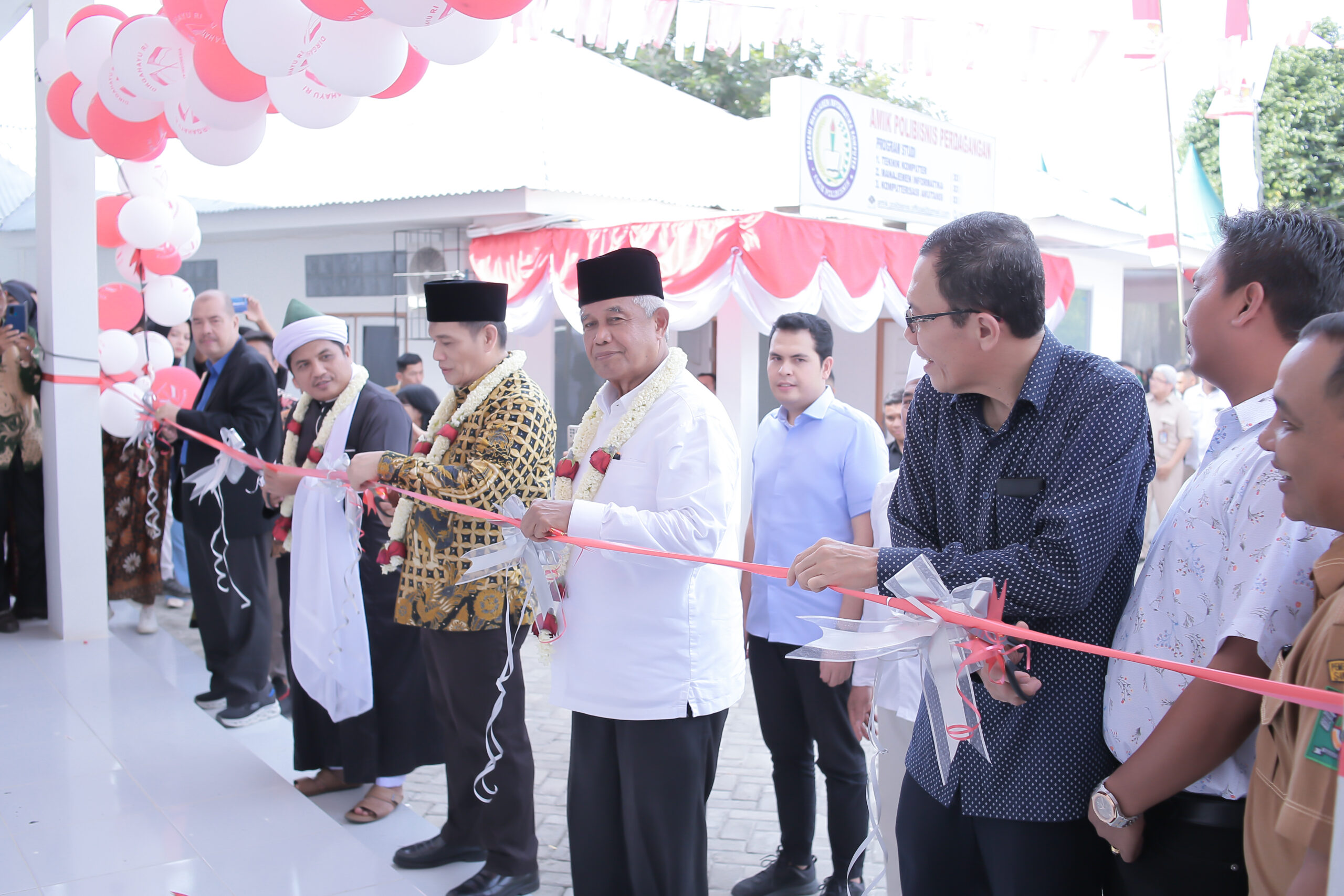 Johar Dan Romo Resmikan AMIK Polibisnis Perdagangan