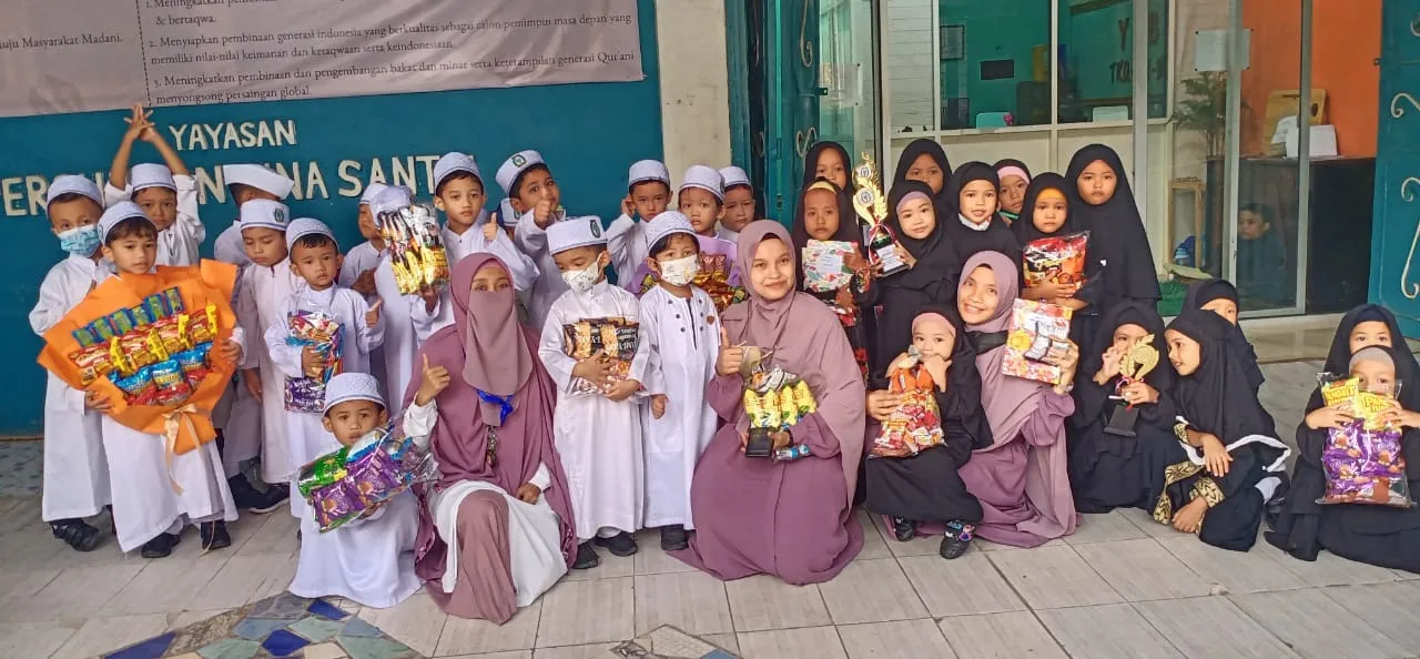 Peserta Didik Paud Dan TK YP Bina Santri Terima Hadiah