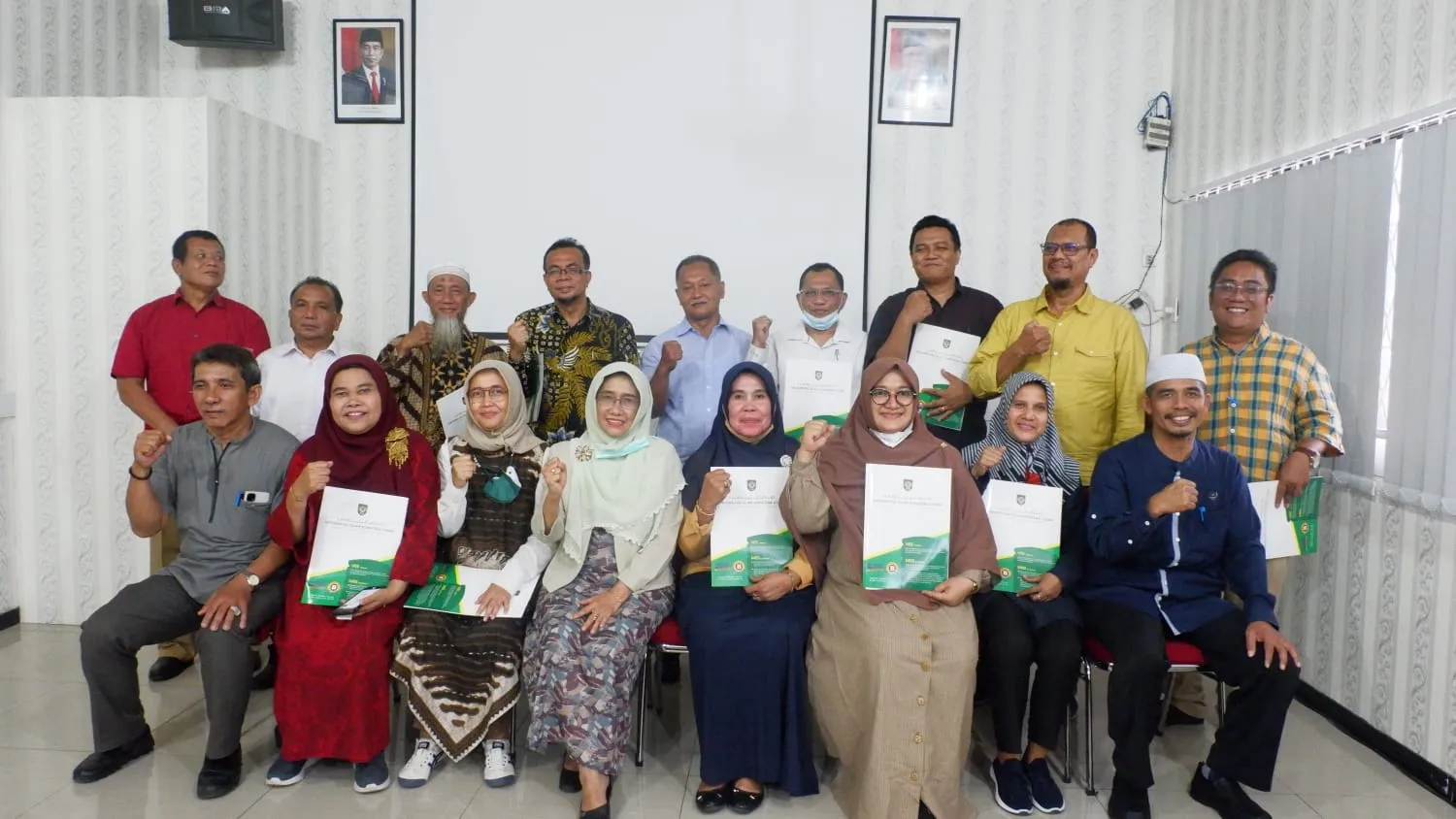 UISU Serahkan Dana Hibah Internal Untuk 16 Program PKM Tahun 2022