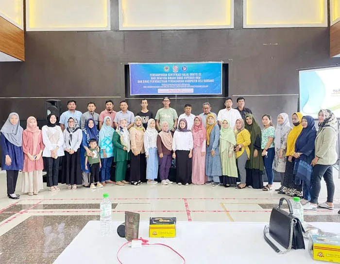 UKM Haji Umroh Latih Pelaku UKM<br>Deli Serdang Dapatkan Sertifikasi Halal Gratis
