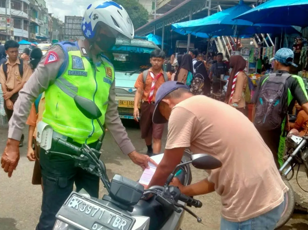 Polres P.Siantar Beri 560 Tilang Teguran Operasi Zebra Toba
