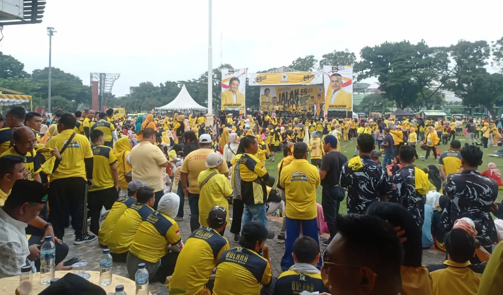 Jalan Sehat Meriahkan HUT Partai Golkar Di Binjai