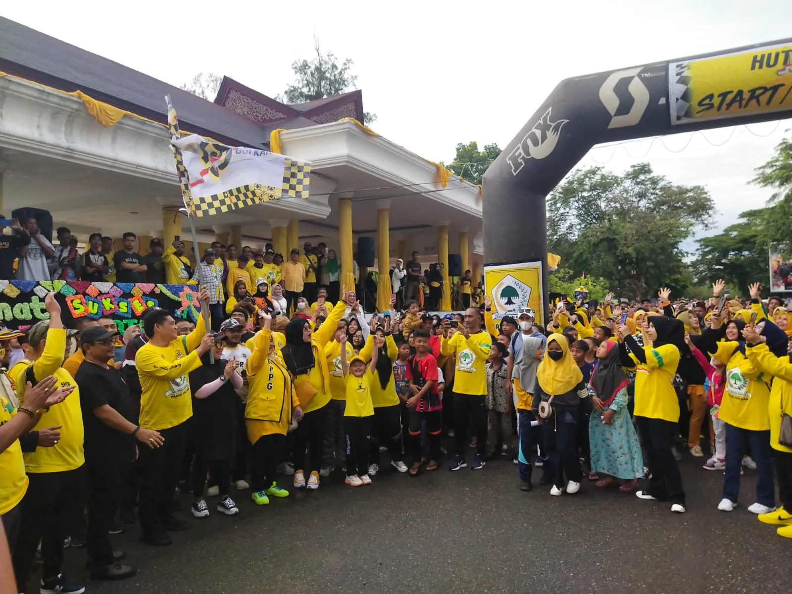 Ribuan Peserta Meriahkan Jalan Sehat HUT Golkar Di Langsa