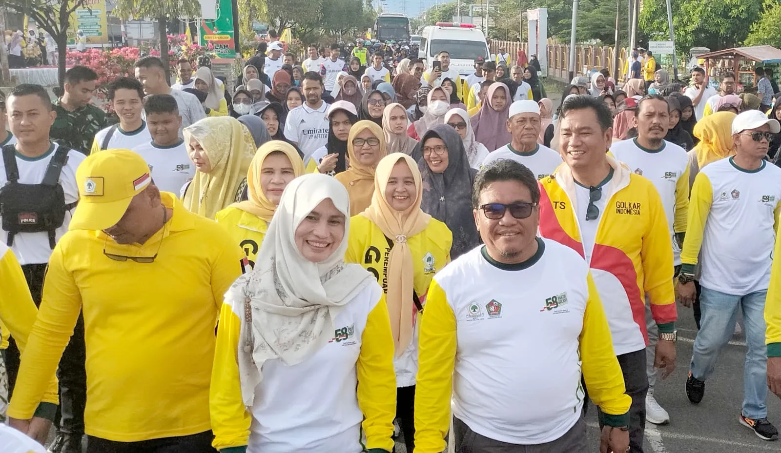 Meriahkan HUT Ke-58 Partai Golkar, Pj Bupati Pidie Dan Istri Ikut Jalan Sehat