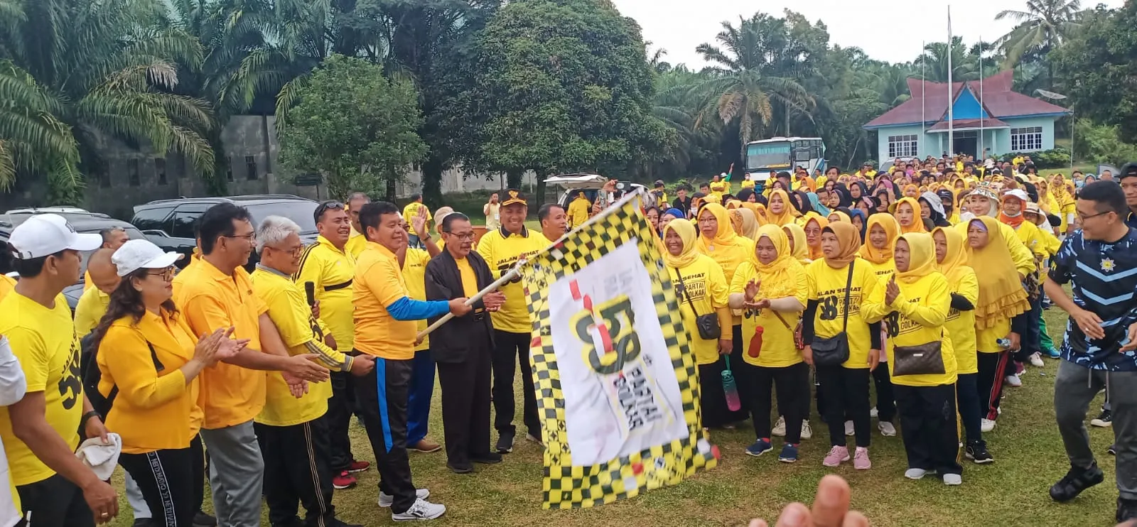 Meriahkan HUT Ke-58, DPD II Partai Golkar Simalungun Gelar Jalan Santai