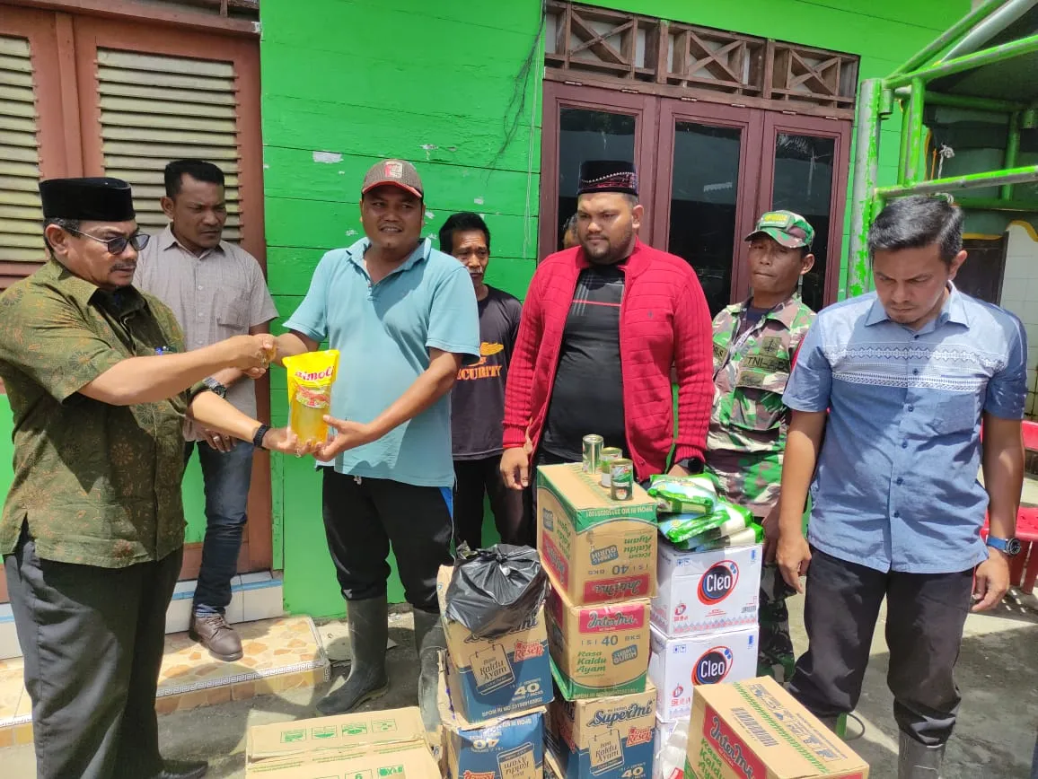 Pj. Wali Kota Langsa Salurkan Bantuan Korban Banjir