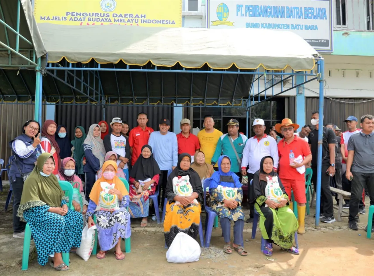Bupati Zahir Giatkan Gotong Royong Salurkan Bantuan