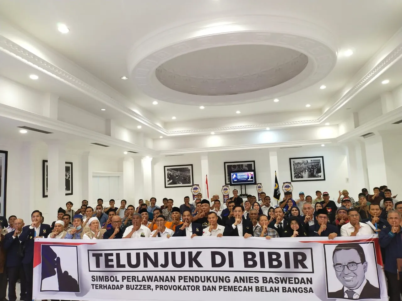 Hadapi Buzzer, Relawan Anies Melawan Dengan Simbol Telunjuk Di Bibir