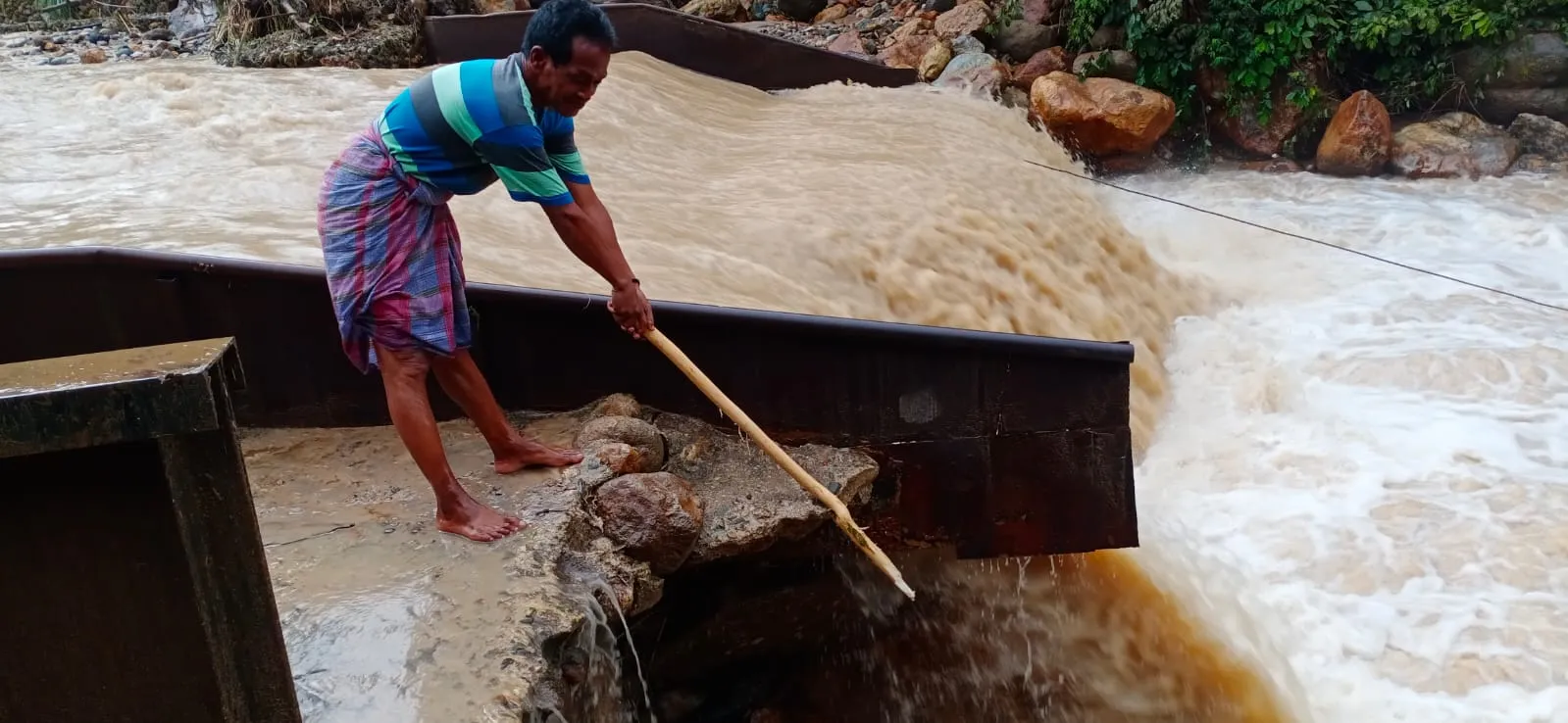 Banjir Dan Longsor Landa Galus