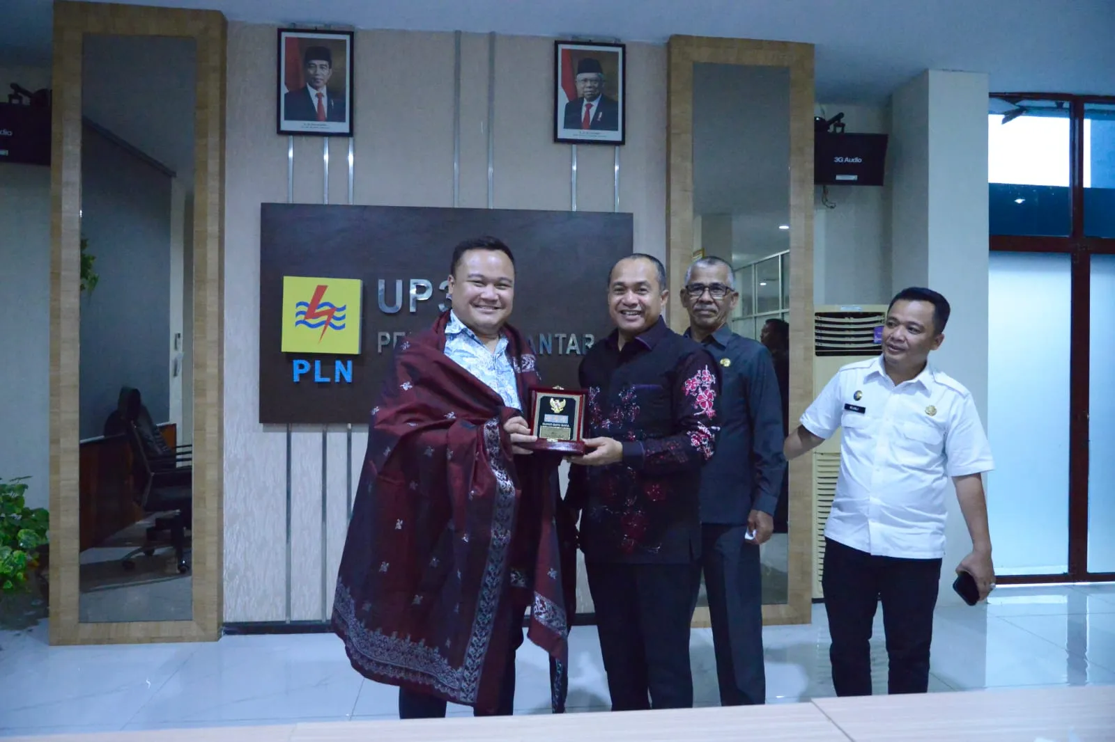 Bupati Zahir Bahas Masalah Kelistrikan Di PLN P Siantar