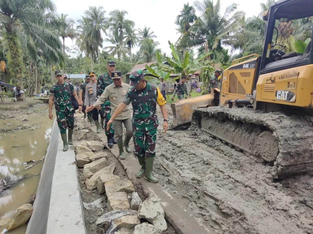 TMMD Ke-115 Kodim 0208/AS Dievaluasi Jenderal Bintang Tiga 