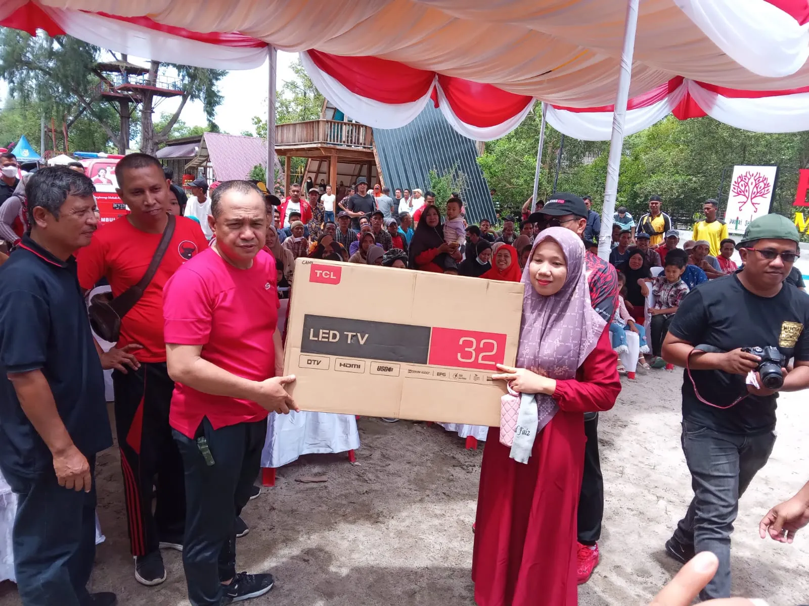 Bhakti Sosial PDIP Batubara Bagi 1000 Paket Sembako